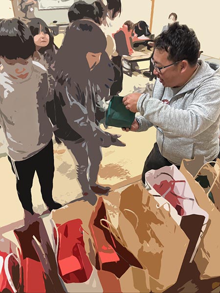 子ども食堂へお菓子を差入れ